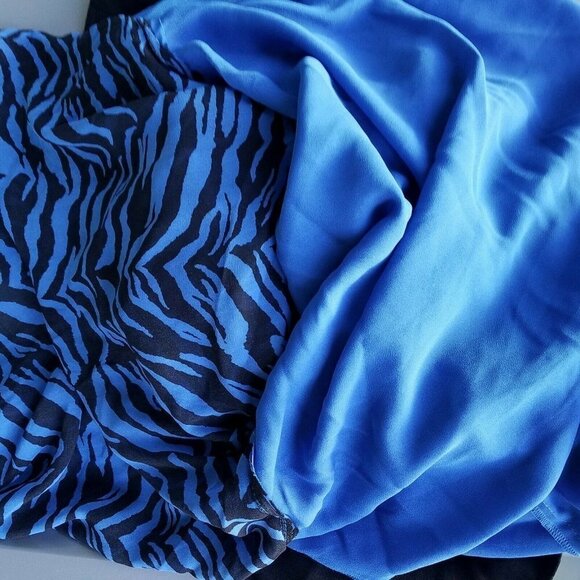 Vince Camuto Metro Blue Stripe Short Sleeve Blouse Women's. Size Medium. NWT - Picture 10 of 12